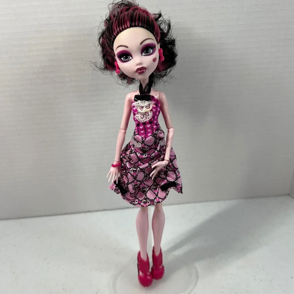 Monster High Draculaura Dot Dead Gorgeous Pink Black Dress Doll Mattel X3712